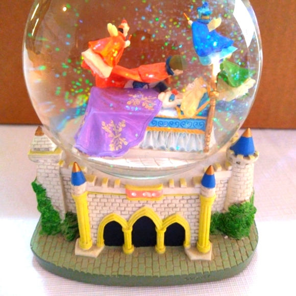 Vintage Sleeping Beauty Disney Musical Snowglobe - Picture 3 of 11